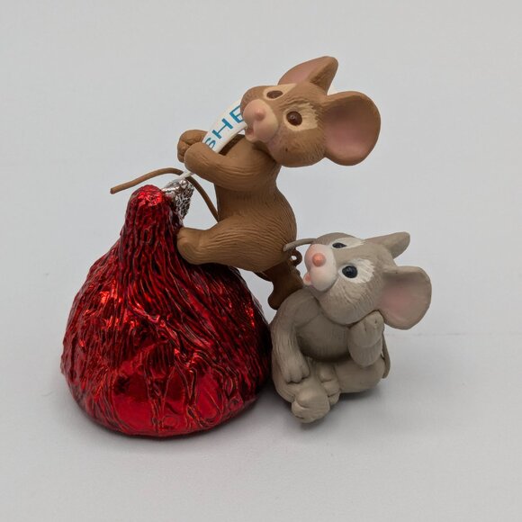 Hallmark Keepsake Sweet Treat Hershey's 1998 Vintage Christmas Ornament - Picture 6 of 10